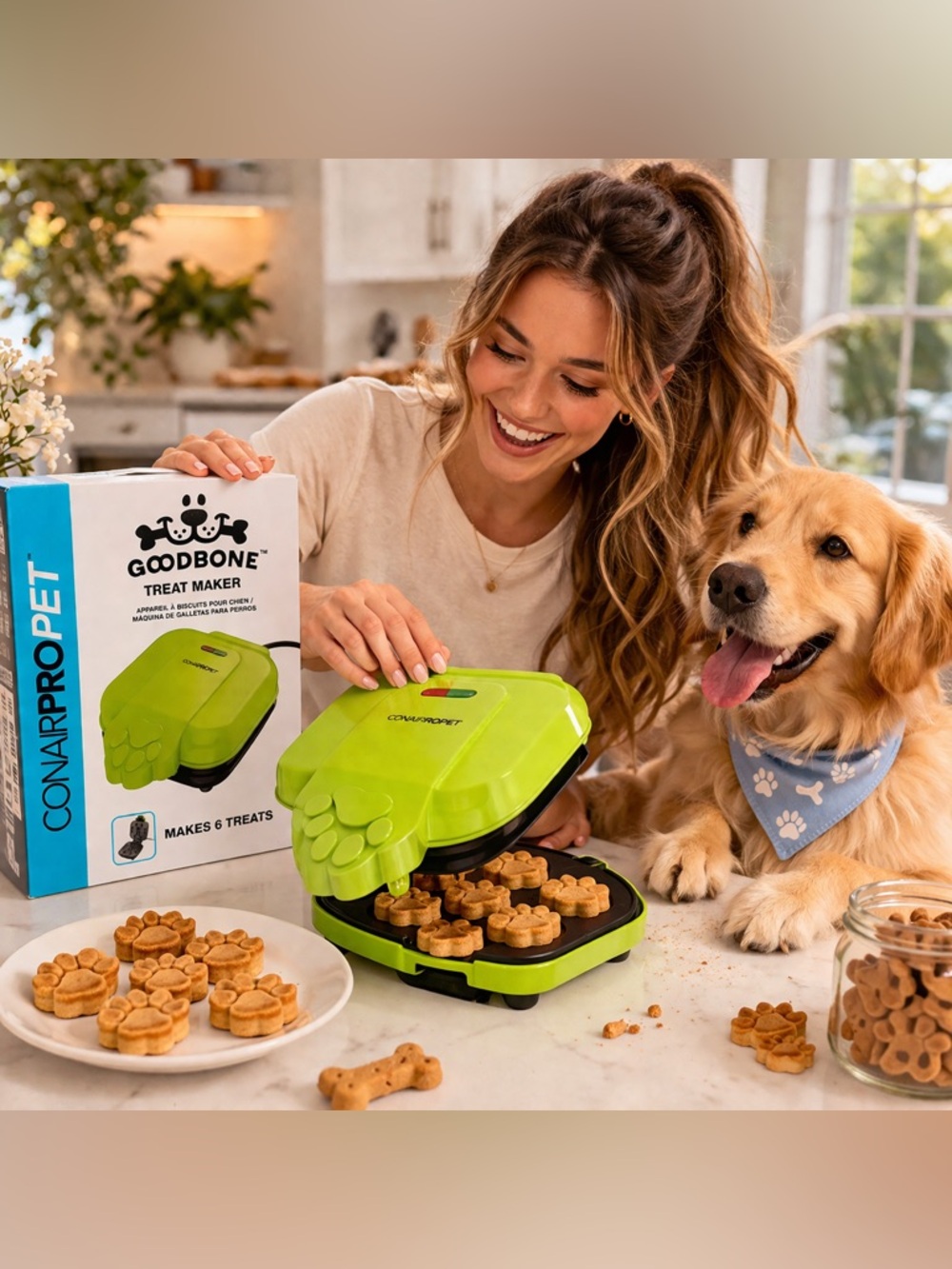 Goodbone Green Paw-Shaped Dog Treat Maker